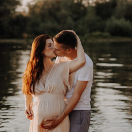 Babybauch, Paarfotos am Bodensee bei Sonnenentergang